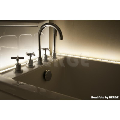 BERGE LED pásek - SMD 2835 - 5m 24W IP20 60LED/m 4,8W/m teplá bílá s konektorem