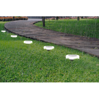 BERGE Solární nájezdová lampa, bílá, IP44