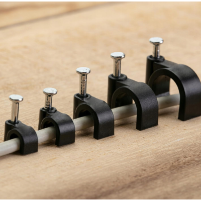 Držáky kabelů pro kabelové girlandy s 6mm hřebíky, 100 kusů, černé